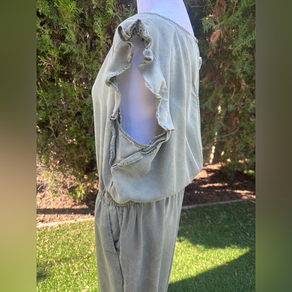 Women’s Old Navy Olive Through Sleeveless Flutter Sleeve Jumpsuit size L - Picture 6 of 13